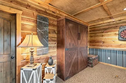 Bedroom - 11595 Farmer Rd #WHITE BUFFALO CABIN, Custer, SD 57730 photo 3 of 4