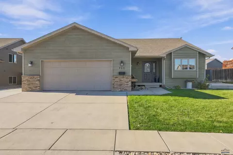 725 Copperfield Dr, Rapid City, SD 57703