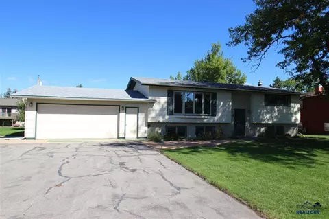 4 Tom Ral Dr, Spearfish, SD 57783 photo 1