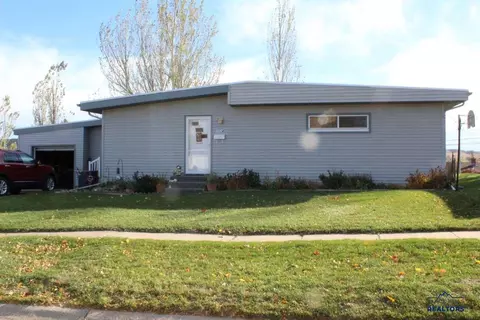 1014 Verdale Dr, Spearfish, SD 57783 photo 1