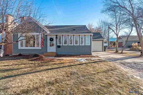 1111 8th Ave, Belle Fourche, SD 57717 photo 1