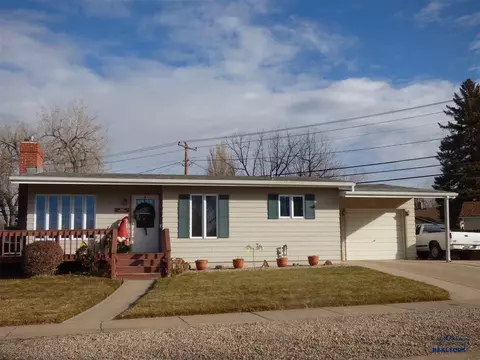905 Perkins St, Belle Fourche, SD 57717 photo 1