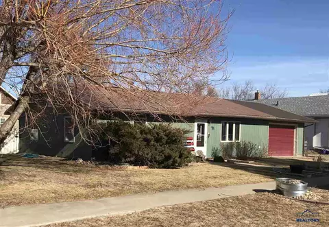 803 Lawrence St, Belle Fourche, SD 57717 photo 1