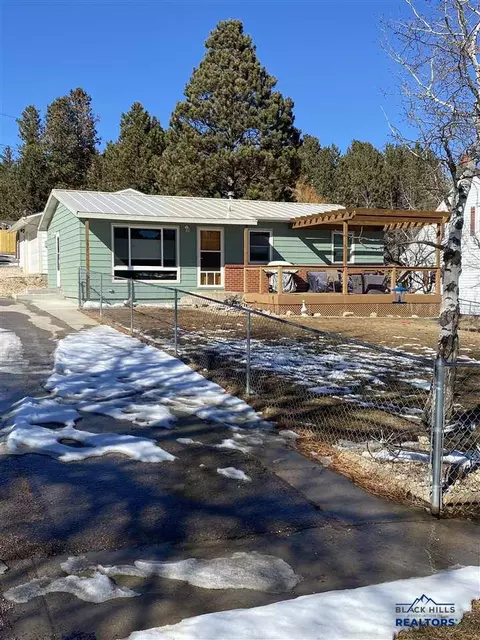 335 Harney St, Custer, SD 57730 photo 1