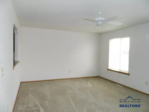 318 Summit St, Belle Fourche, SD 57717 photo 5