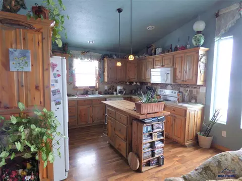 733 Ryan Ct, Belle Fourche, SD 57717 photo 6