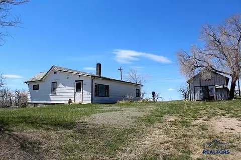 908 3rd St, Edgemont, SD 57735 photo 1