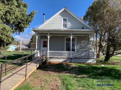 847 Harney St, Custer, SD 57730 photo 1