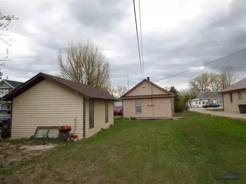1016 5th Ave, Belle Fourche, SD 57717 photo 4