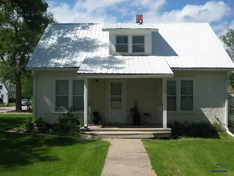 410 E St, Edgemont, SD 57735 photo 1