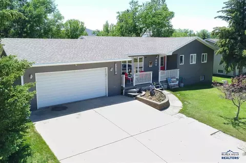 604 Summit St, Belle Fourche, SD 57717 photo 1