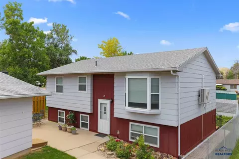 1213 9th St, Sturgis, SD 57785 photo 2