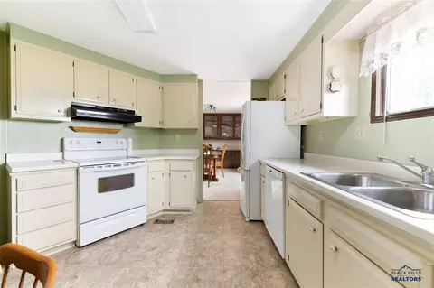 310 Willow Dr, Spearfish, SD 57783 photo 16