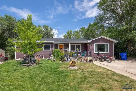 810 E Oakland St, Rapid City, SD 57701