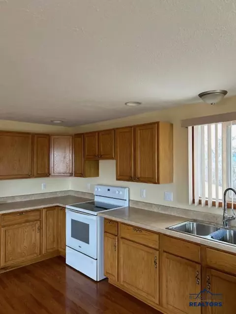306 A St, Edgemont, SD 57735 photo 3
