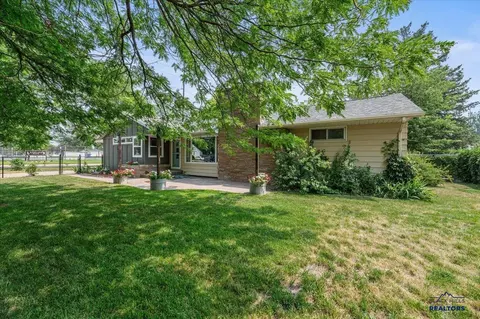 1405 9th Ave, Belle Fourche, SD 57717 photo 2