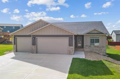4505 Pahlmeyer Dr, Rapid City, SD 57703