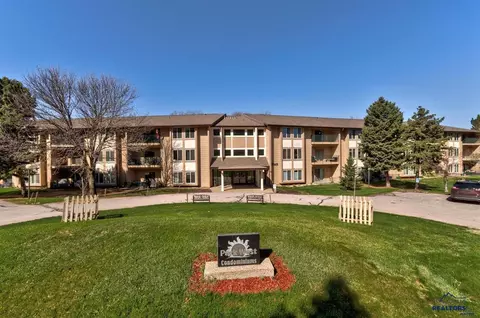 3964 Fairway Hls, Rapid City, SD 57702