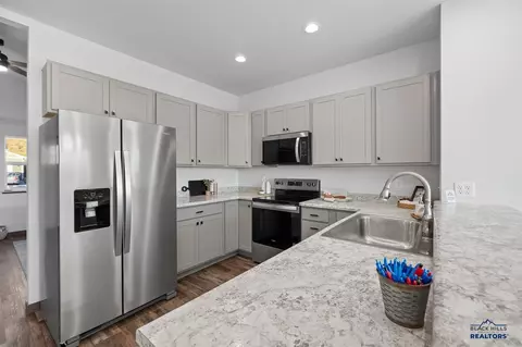 905 Bennington Dr, Box Elder, SD 57719 photo 9