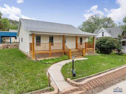 301 S 5th St, Hot Springs, SD 57747