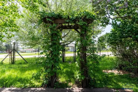 807 Harney St, Custer, SD 57730 photo 10