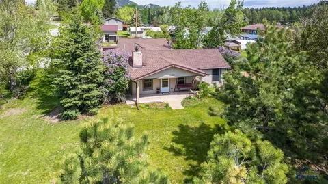807 Harney St, Custer, SD 57730