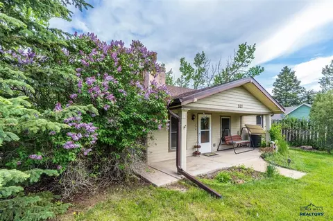 807 Harney St, Custer, SD 57730 photo 3