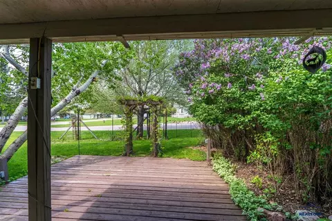 807 Harney St, Custer, SD 57730 photo 9