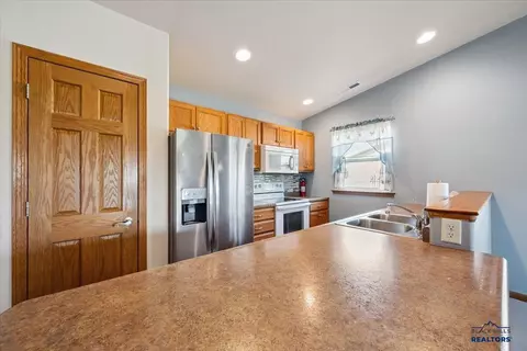 1217 Silverbrook Ln, Spearfish, SD 57783 photo 9