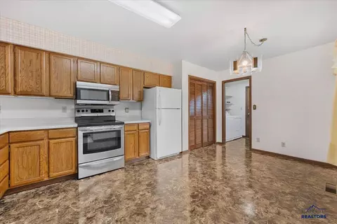1133 N 10th St, Spearfish, SD 57783 photo 5