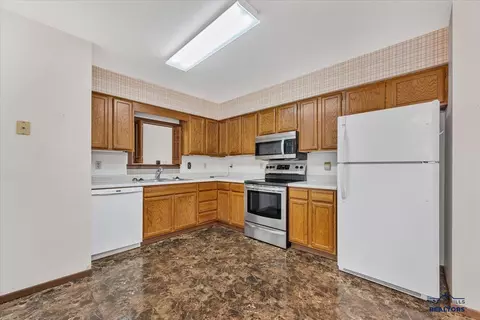 1133 N 10th St, Spearfish, SD 57783 photo 4
