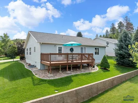 1807 Windmill Dr, Spearfish, SD 57783 photo 2