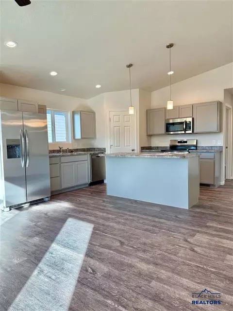 833 Ridgeview St, Belle Fourche, SD 57717 photo 3
