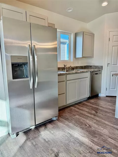 833 Ridgeview St, Belle Fourche, SD 57717 photo 4