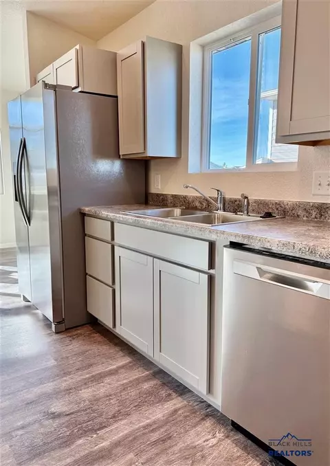 833 Ridgeview St, Belle Fourche, SD 57717 photo 5