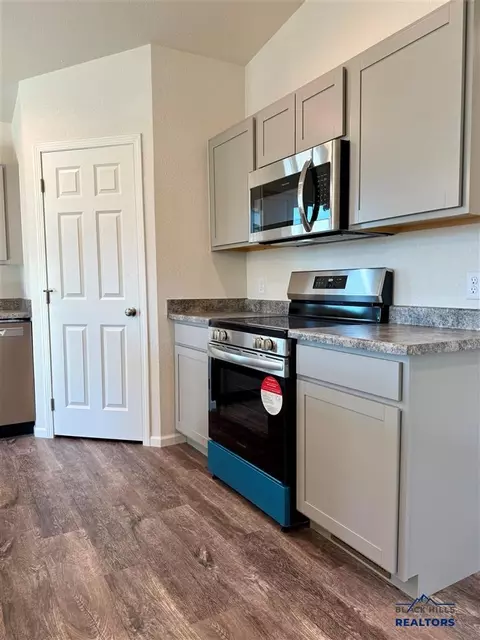 833 Ridgeview St, Belle Fourche, SD 57717 photo 8