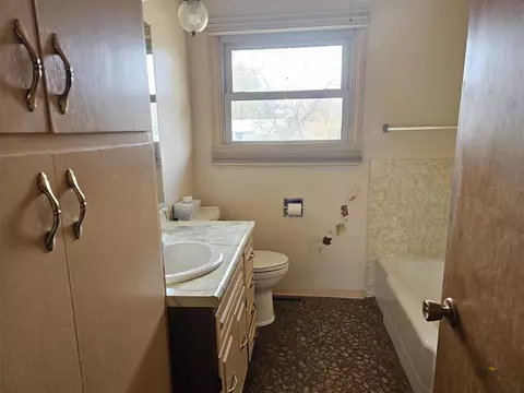 Bath - 109 N Washington, Edgemont, SD 57735 photo 1 of 2