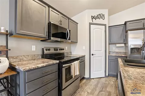 541 Pride Ct, Box Elder, SD 57719 photo 8