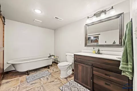 Bath - 18947 Dillinger Rd, Newell, SD 57760 photo 2 of 3