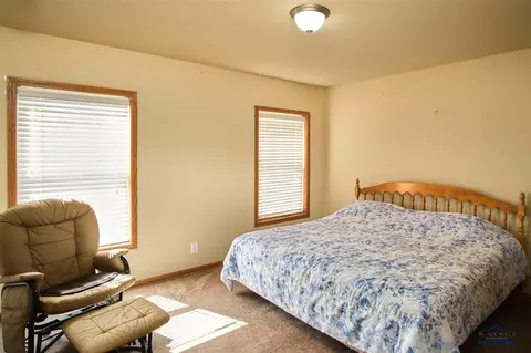 1009 E St, Edgemont, SD 57735 photo 8