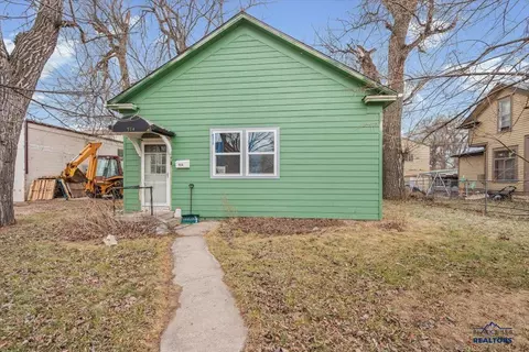 914 State St, Belle Fourche, SD 57717