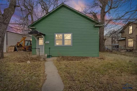 914 State St, Belle Fourche, SD 57717 photo 2