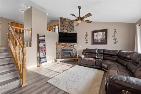 7150 Castlewood Dr, Summerset, SD 57718 photo 2