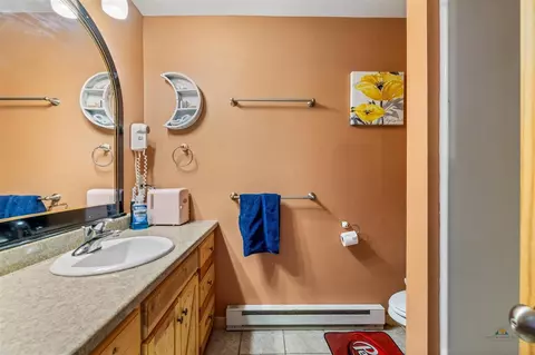 Bath - 11431 Wrangler Rd, Custer, SD 57730 photo 4 of 5