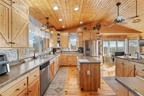 Kitchen - 11431 Wrangler Rd, Custer, SD 57730 photo 3 of 4