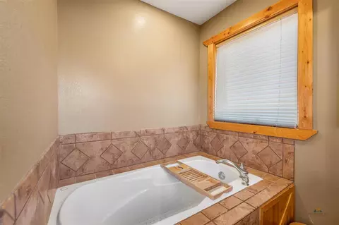 Bath - 11431 Wrangler Rd, Custer, SD 57730 photo 3 of 5
