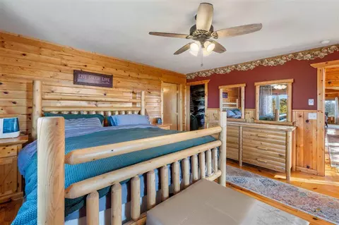 Bedroom - 11431 Wrangler Rd, Custer, SD 57730 photo 2 of 6