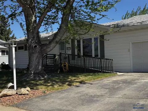 1109 Walworth St, Belle Fourche, SD 57717 photo 24