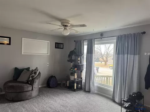 1109 Walworth St, Belle Fourche, SD 57717 photo 4