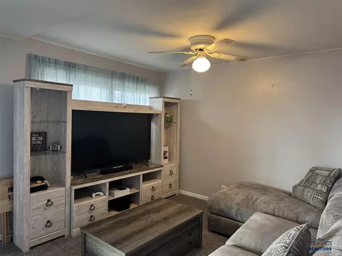 1109 Walworth St, Belle Fourche, SD 57717 photo 5